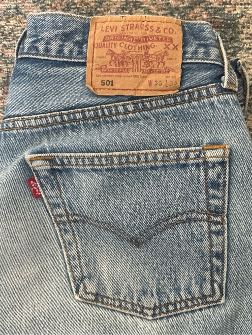 Vintage Levi's 501 Women's Light Wash High-Rise Straight Jeans - Picture 4 of 5